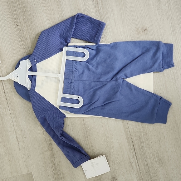 🌺 Adorable baby outfit complete with hat, onesie, and pants 🌺 - Picture 5 of 5